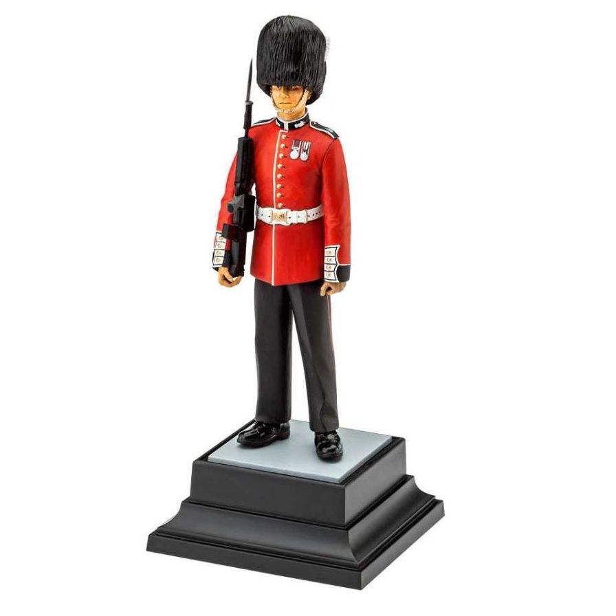 Plastov figurka Queens Guard (1:16) - Revell 02800